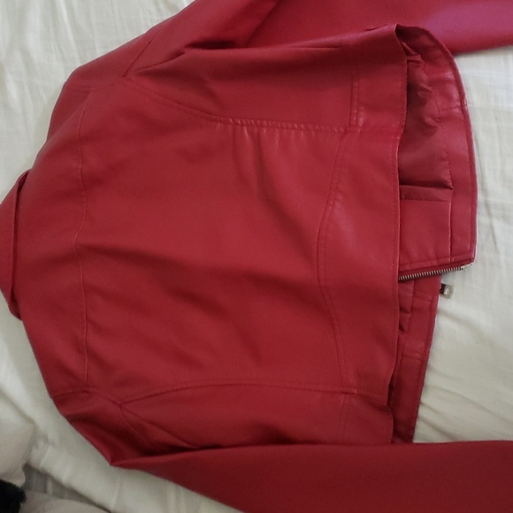 Red faux leather jacket from primark fits like a medium size - Picture 4 of 14